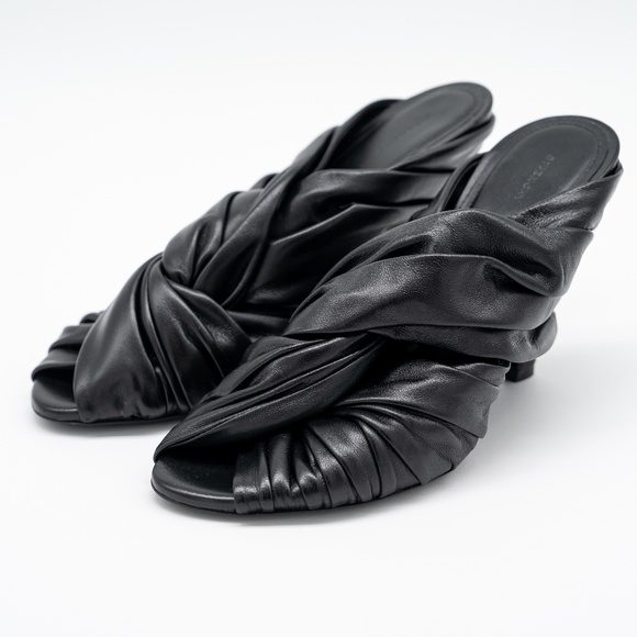 size 40eu 10 US Givenchy Show Twist Heels Mules Black Leather - Picture 1 of 10